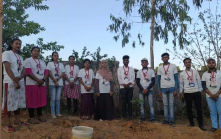विश्व पर्यावरण दिवस के उपलक्ष में जुन्नारदेव के जनसेवा मित्रों द्वारा आदिवासी कन्या आश्रम में किया गया वृक्षारोपण | New India Times