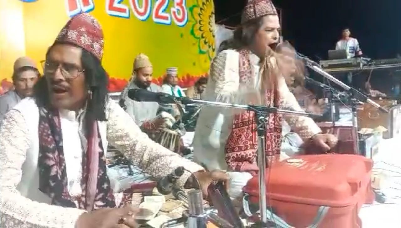 सूफी संतों की परंपरा और सांप्रदायिक सद्भावना के प्रतीक उर्स में कव्वालों ने चांदशाह वली रह. की शान में पेश किए कलाम | New India Times