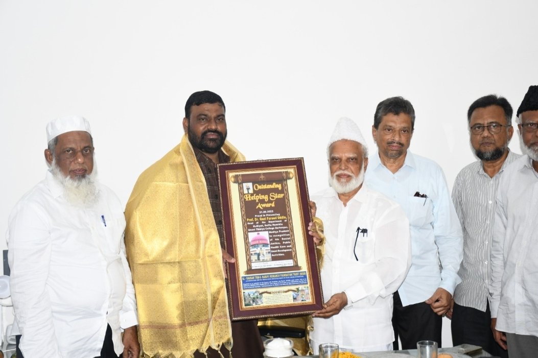 बुरहानपुर के डॉ. फ़रीद क़ाज़ी को तमिलनाडु के वान्यमबाड़ी में हेल्पिंग स्टार अवार्ड से किया गया सम्मानित | New India Times