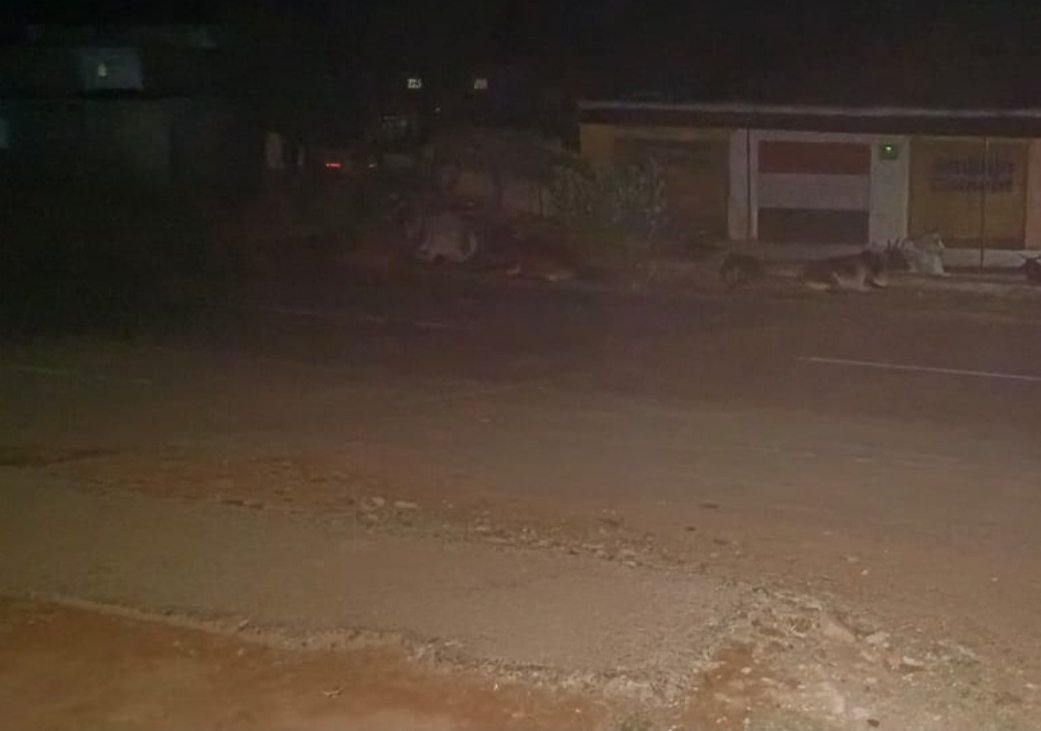 चुनावी मुद्दे बनकर रह गई हैं सुविधाएं, अंधेरे से आवागमन करने को मजबूर हैं राहगीर | New India Times