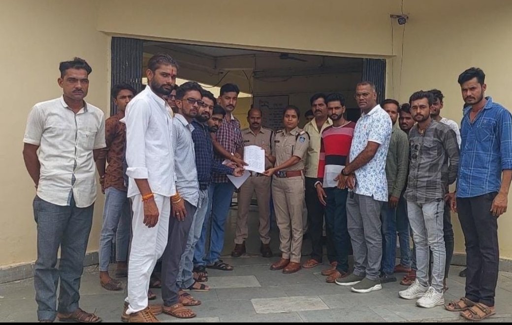 हरिश्चन्द्र उर्फ गुड्डू अमोंदा नामक व्यक्ति द्वारा क्षत्रीय समाज के श्रेष्ठ जनों पर अभद्र अपमान जनक टिप्पणी करने को लेकर केसली थाना प्रभारी को सौंपा गया ज्ञापन | New India Times