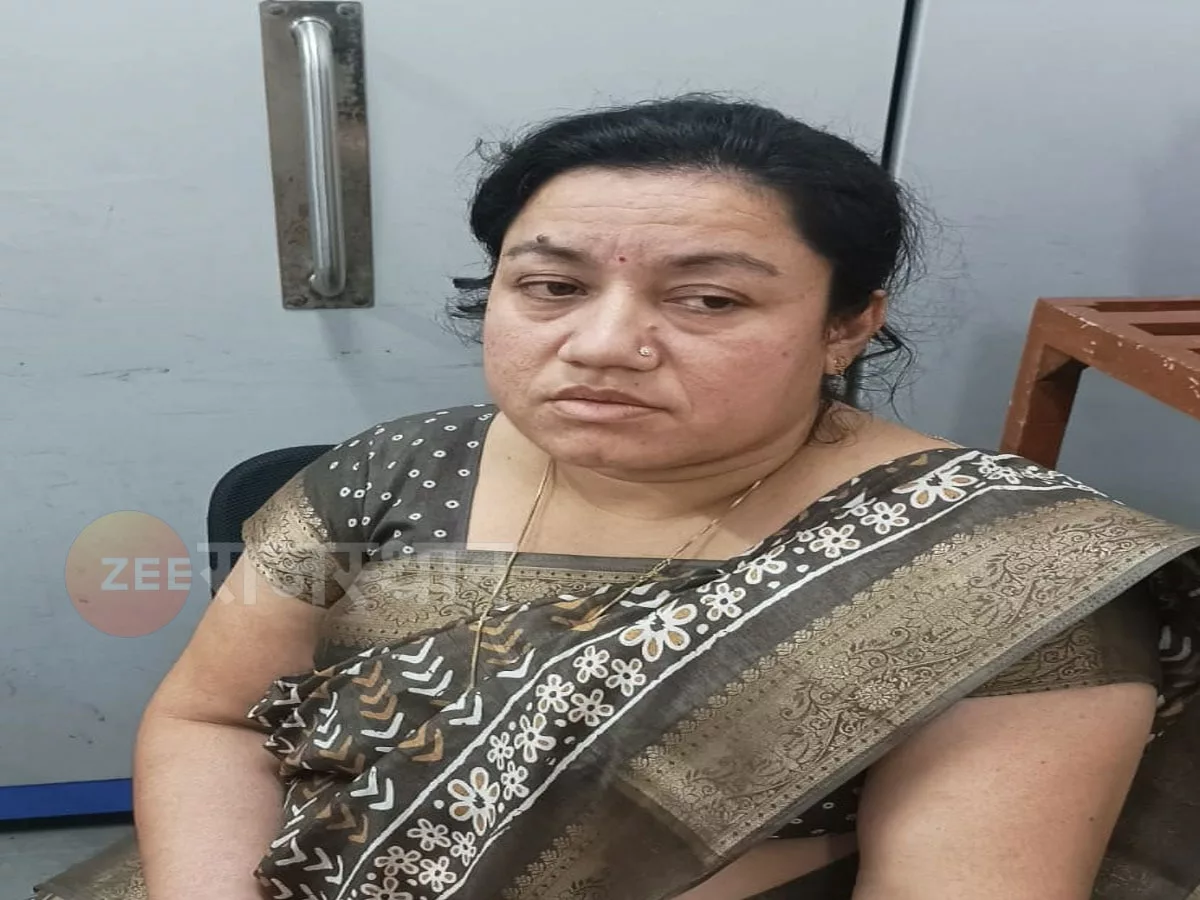 कर विभाग की सहायक कमिश्नर लाखों रुपए रिश्वत लेने के आरोप में अपने दलाल के साथ हुई गिरफ्तार, 28 लाख रूपये रिश्वत की मांग कर शिकायतकर्ता को कर रही थी परेशान | New India Times