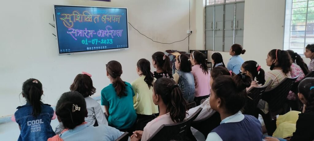 डिजिटल क्लास: बच्चियों ने देखी लघु फ़िल्म, साझा किए अपने विचार, राज्य अवार्डी व्याख्याता भगवान सिंह मीना ने दी जानकारी | New India Times