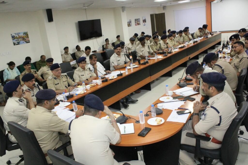 आगामी विधानसभा चुनाव के दौरान शांति व सुरक्षा व्यवस्था के मद्देनजर पुलिस आयुक्त ने राजपत्रित अधिकारियों व थाना प्रभारियों की ली बैठक | New India Times