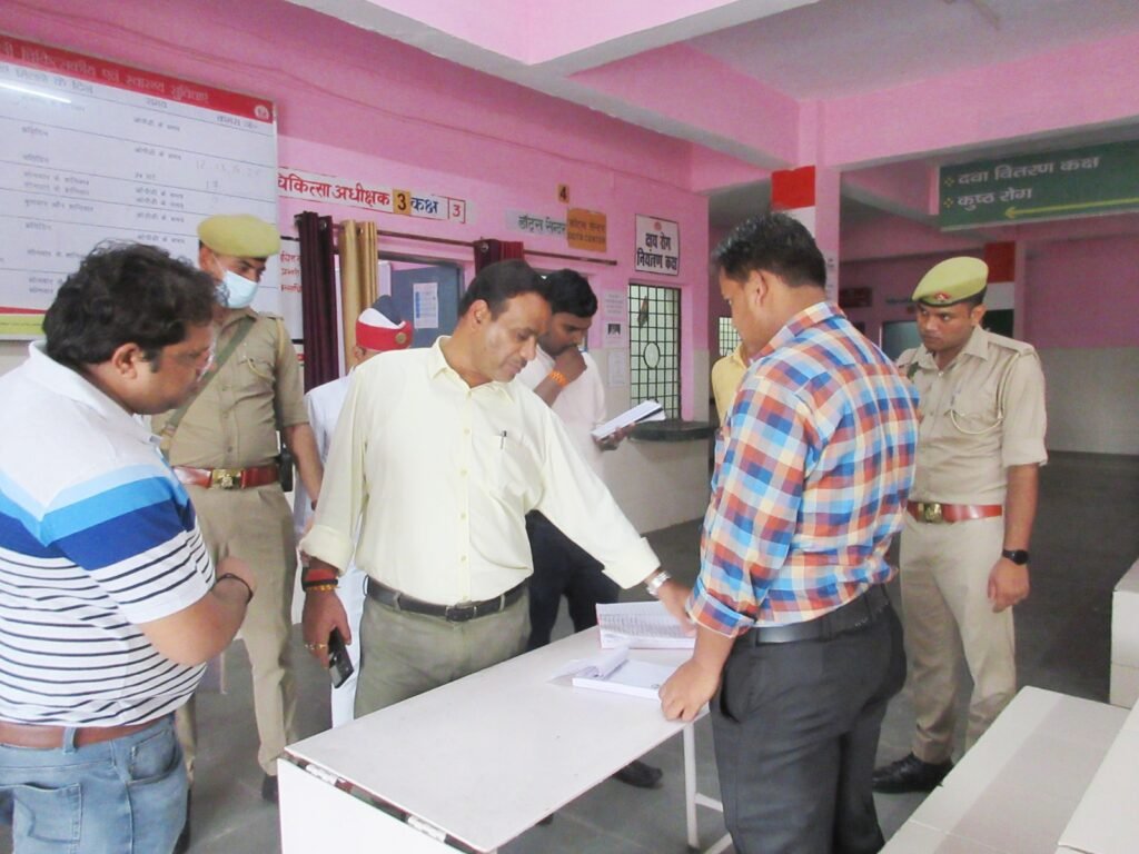जिलाधिकारी ने सीएचसी भावलखेड़ा का किया निरीक्षण, औषधि भंडारण के अभिलेख व्यवस्थित ना पाए जाने और एचएमएस के अनुपस्थित पाए जाने पर किया जवाब तलब | New India Times