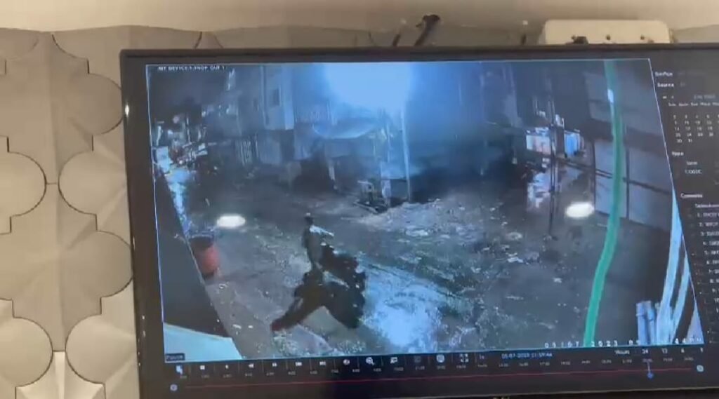 मेघनगर के बीच बाजार से पल्सर मोटरसाइकिल हुई चोरी | New India Times