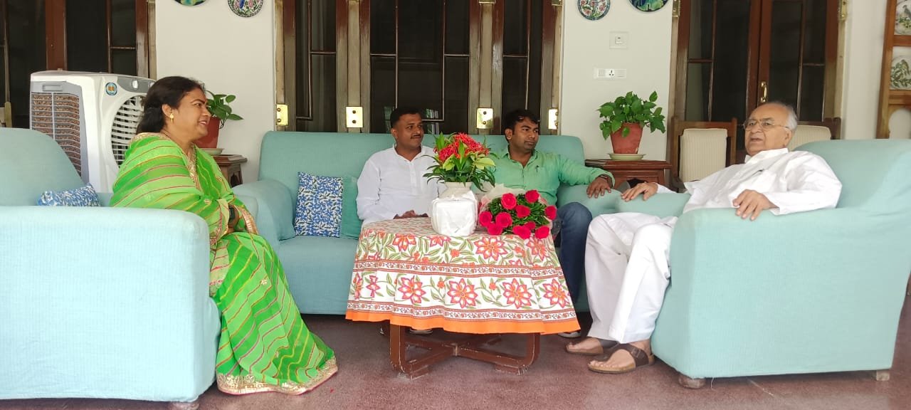 विधायक शोभारानी कुशवाहा ने पूर्व मंत्री नवाब दूर्रु मियां से चुनावों को लेकर की विशेष चर्चा | New India Times