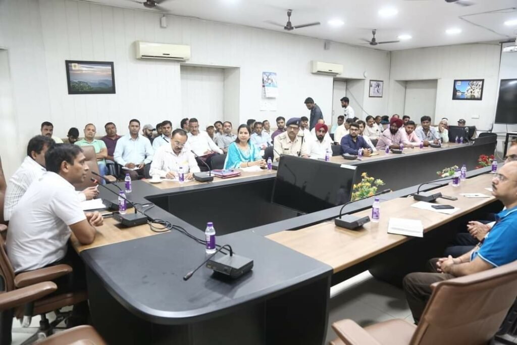 भोपाल कलेक्टर श्री आशीष सिंह ने जिले के निजी विद्यालयों के प्राचार्य एवं प्रबंधन के साथ की एक अहम बैठक | New India Times