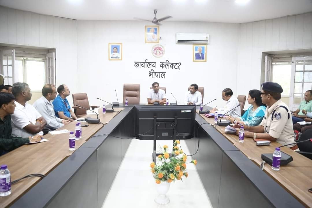भोपाल कलेक्टर श्री आशीष सिंह ने जिले के निजी विद्यालयों के प्राचार्य एवं प्रबंधन के साथ की एक अहम बैठक | New India Times