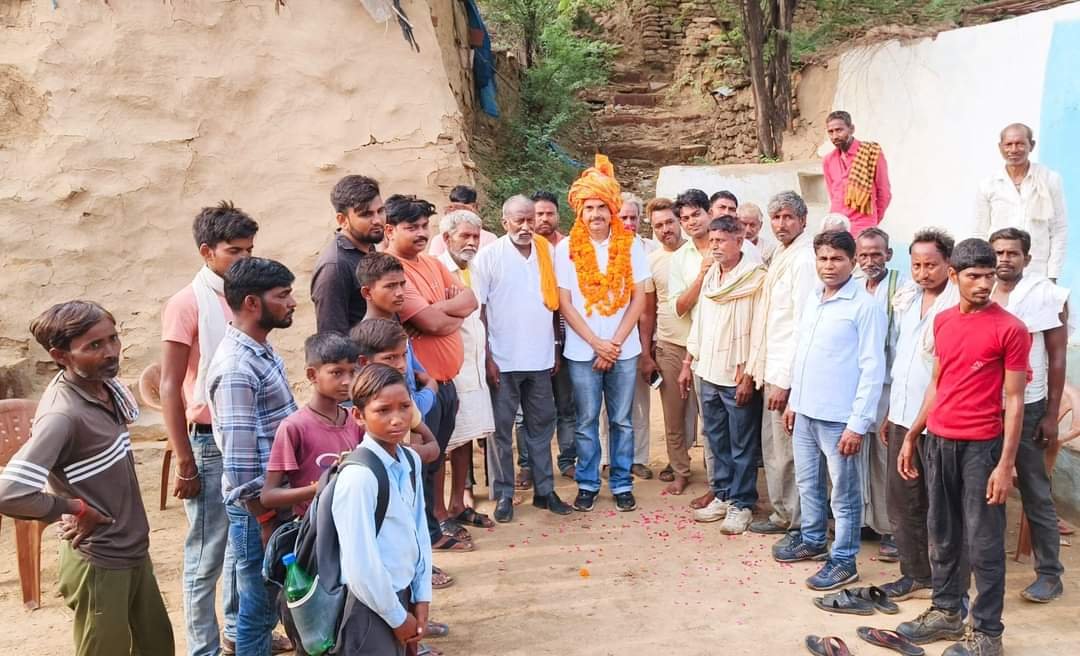 युवा नेता प्रशांत हुंडावाल ने ग्रामीणों से जनसंपर्क कर मतदाताओं का सूची में नाम जुड़वाने के लिए किया जागरूक | New India Times