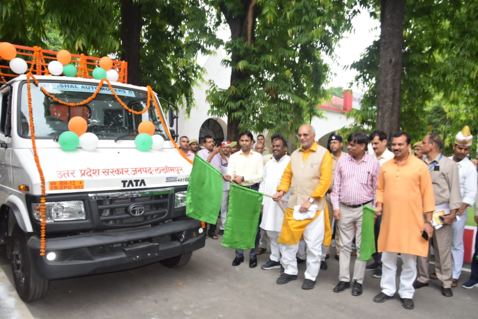 खीरी पहुंचे कबीना मंत्री, अफसरों की ली समीक्षा बैठक, जानी प्रगति, दिए निर्देश | New India Times