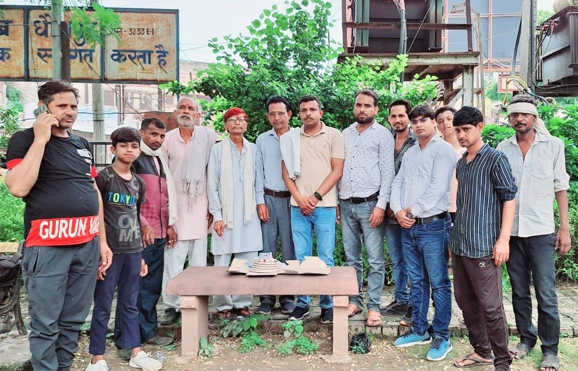 ब्लॉक शहर अध्यक्ष उमर फारूक उस्मानी के नेतृत्व में कांग्रेस अल्पसंख्यक विभाग के प्रदेश अध्यक्ष आविद कागजी का मनाया गया जन्मदिन | New India Times