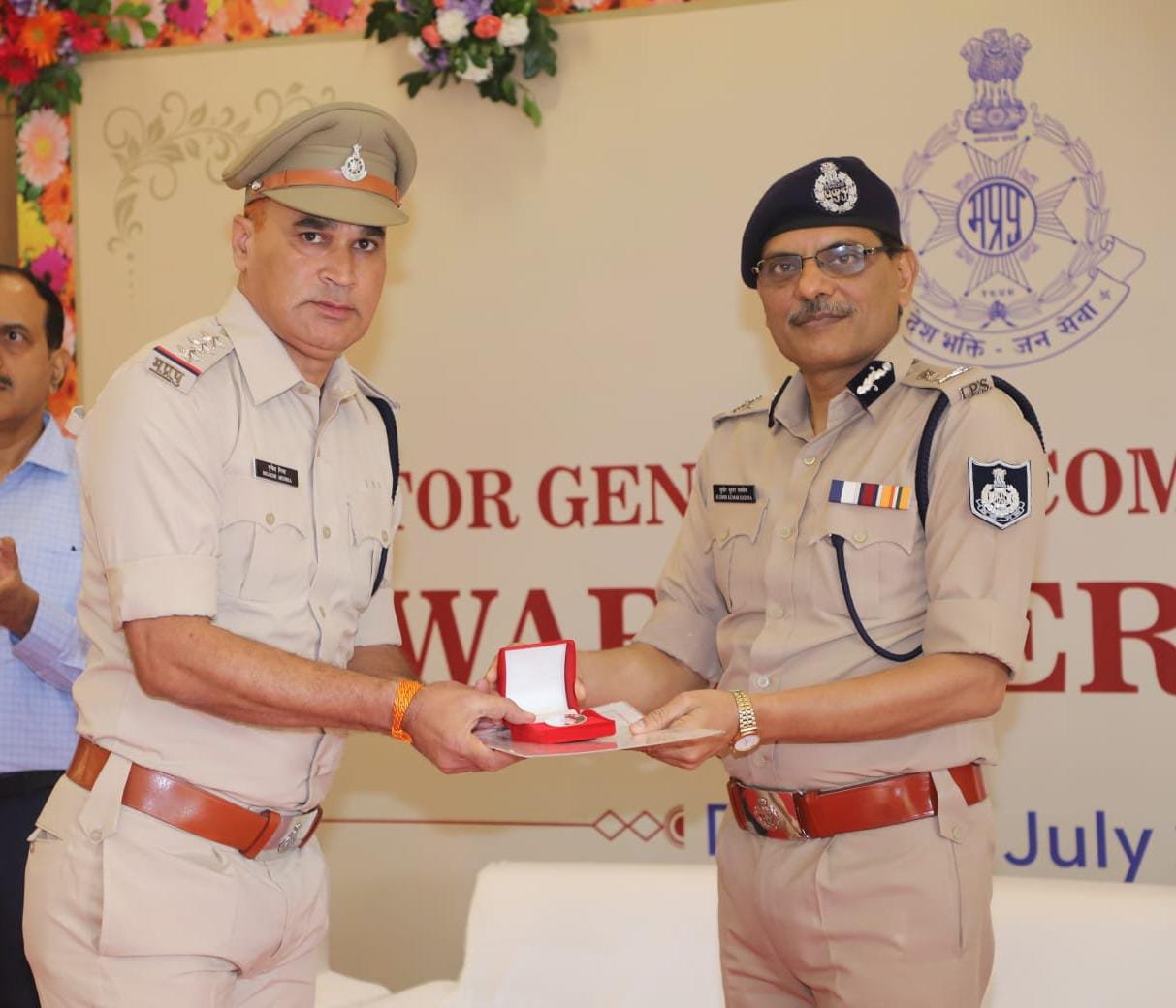 पूरे मध्यप्रदेश में अनसुलझे मामलों को सुलझाने के लिए थाना प्रभारी बृजेश मिश्रा फिर हुए सम्मानित, डीजीपी ने किया सम्मानित | New India Times