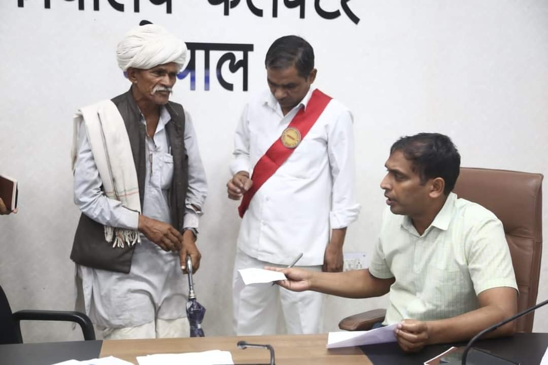 जरूरतमंद परिवारों की भोपाल कलेक्टर ने की तत्काल मदद | New India Times