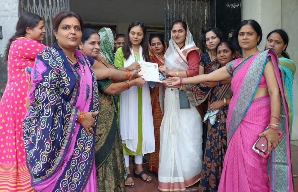 विदिशा में घटित घटना को लेकर विप्र नारी शक्ति सेवा संस्था द्वारा राष्ट्रपति के नाम सौंपा गया ज्ञापन 2 विदिशा में घटित घटना को लेकर विप्र नारी शक्ति सेवा संस्था द्वारा राष्ट्रपति के नाम सौंपा गया ज्ञापन | New India Times