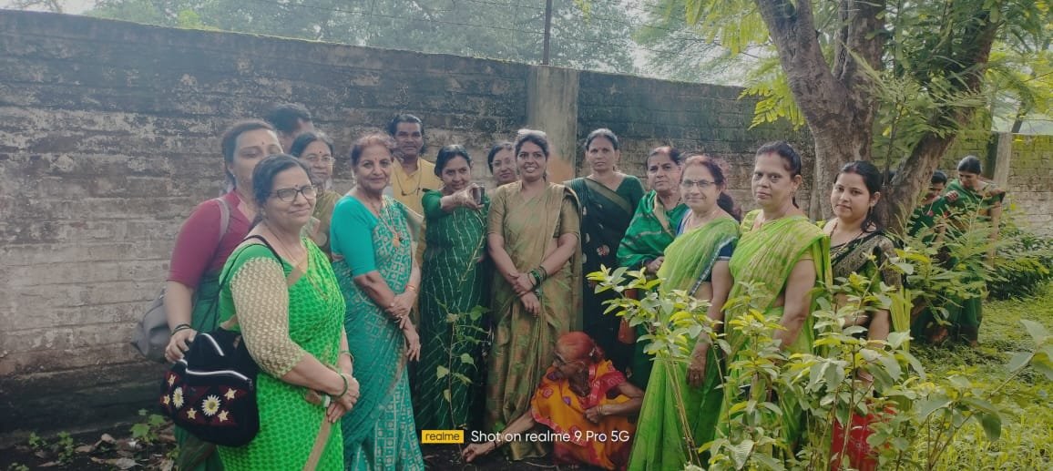 इन्दौर की प्रमुख रुक्मणी के आतिथ्य में हुआ वृक्षारोपण का शुभारंभ | New India Times