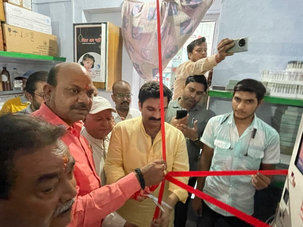 विधायक अमन गिरि ने गोला और कुंभी में किया हेल्थ एटीएम का शुभारंभ | New India Times