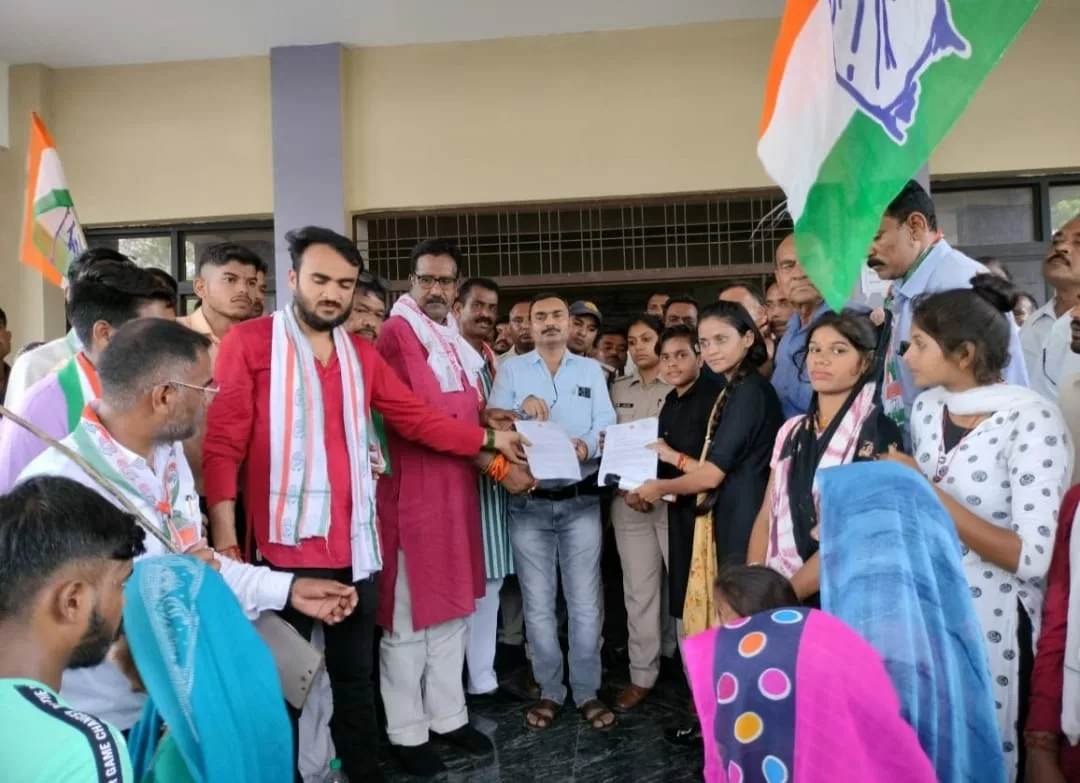 मणिपुर की शर्मनाक घटना को लेकर कांग्रेसियों ने जुलूस निकाल कर राष्ट्रपति के नाम सौंपा ज्ञापन | New India Times