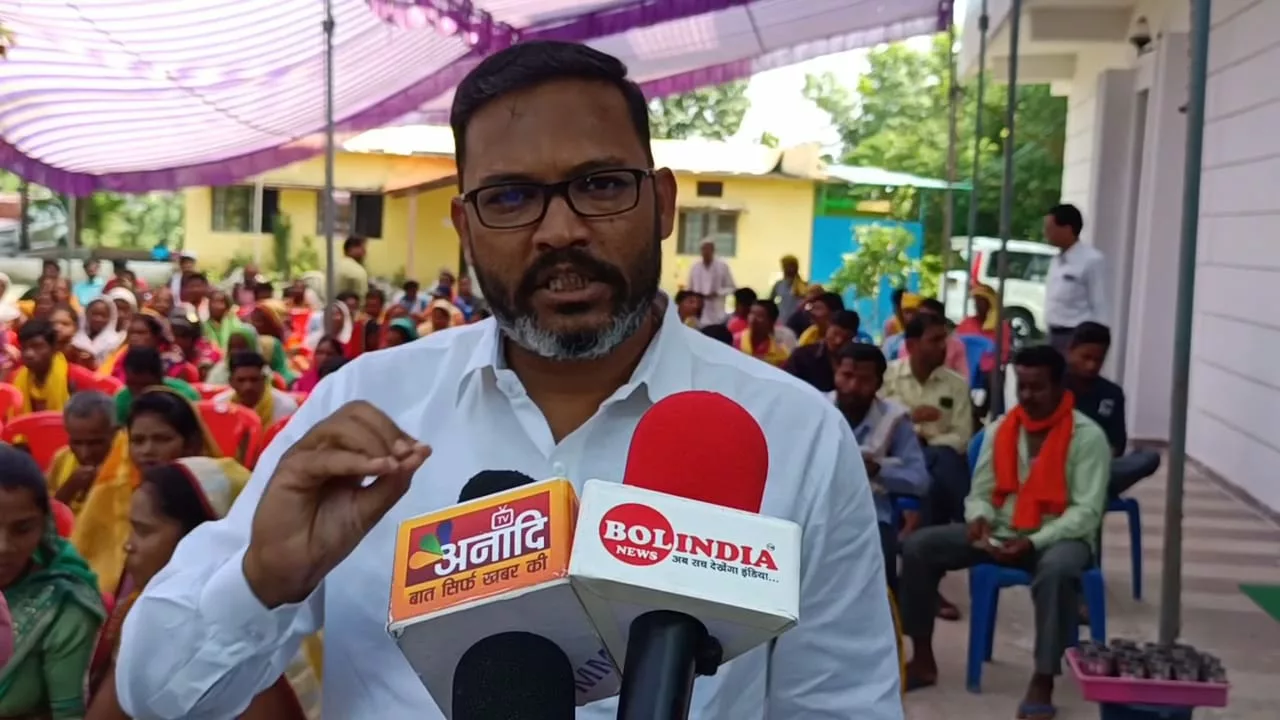 कन्हान काम्प्लेक्स सिंचाई परियोजना के तहत प्रस्तावित बांध से प्रभावित होने वाले आदिवासी किसान विधायक से मिले | New India Times