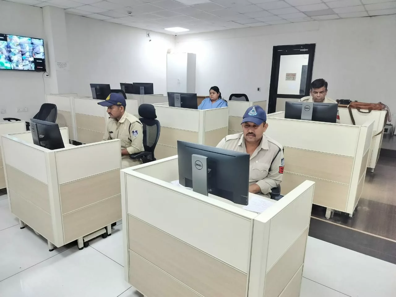 बुरहानपुर में अब सीसीटीवी कैमरों से होगी यातायात व्यवस्था की निगरानी, दो दिनों में 77 वाहन चालकों पर की गई कार्यवाही | New India Times