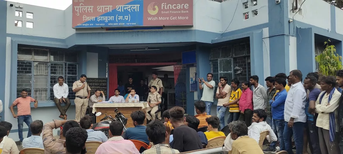 थांदला प्रशासन ने 9 वाहनों की नालामी से कमाए डेढ़ लाख | New India Times