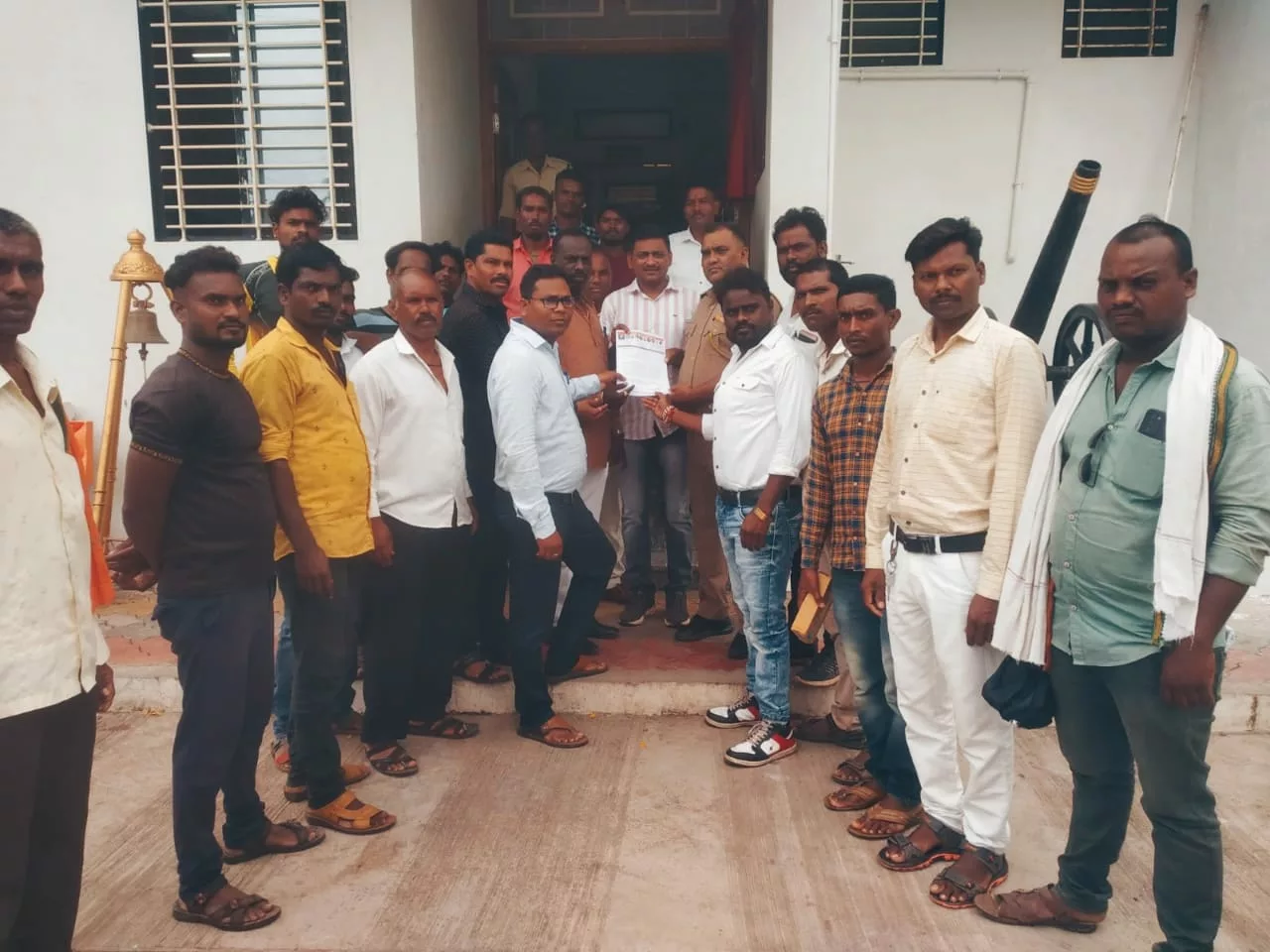 मणिपुर में तत्काल राष्ट्रपति शासन लागू करने की मांग को लेकर सौंपा गया ज्ञापन, जामनेर में 31 जुलाई को आदिवासी एकता परिषद की ओर से होगा धिक्कार मोर्चा का आयोजन | New India Times