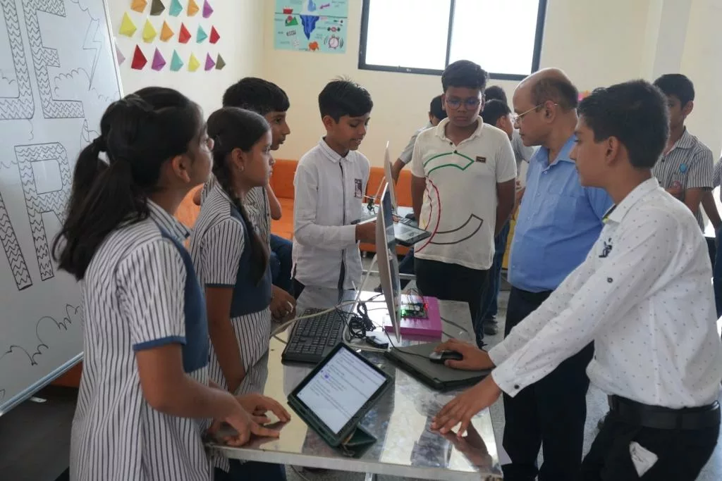 मेक्रो विज़न एकेडमी बुरहानपुर के विद्यार्थियों ने किया कोर्ट वार वर्कशॉप का आयोजन | New India Times