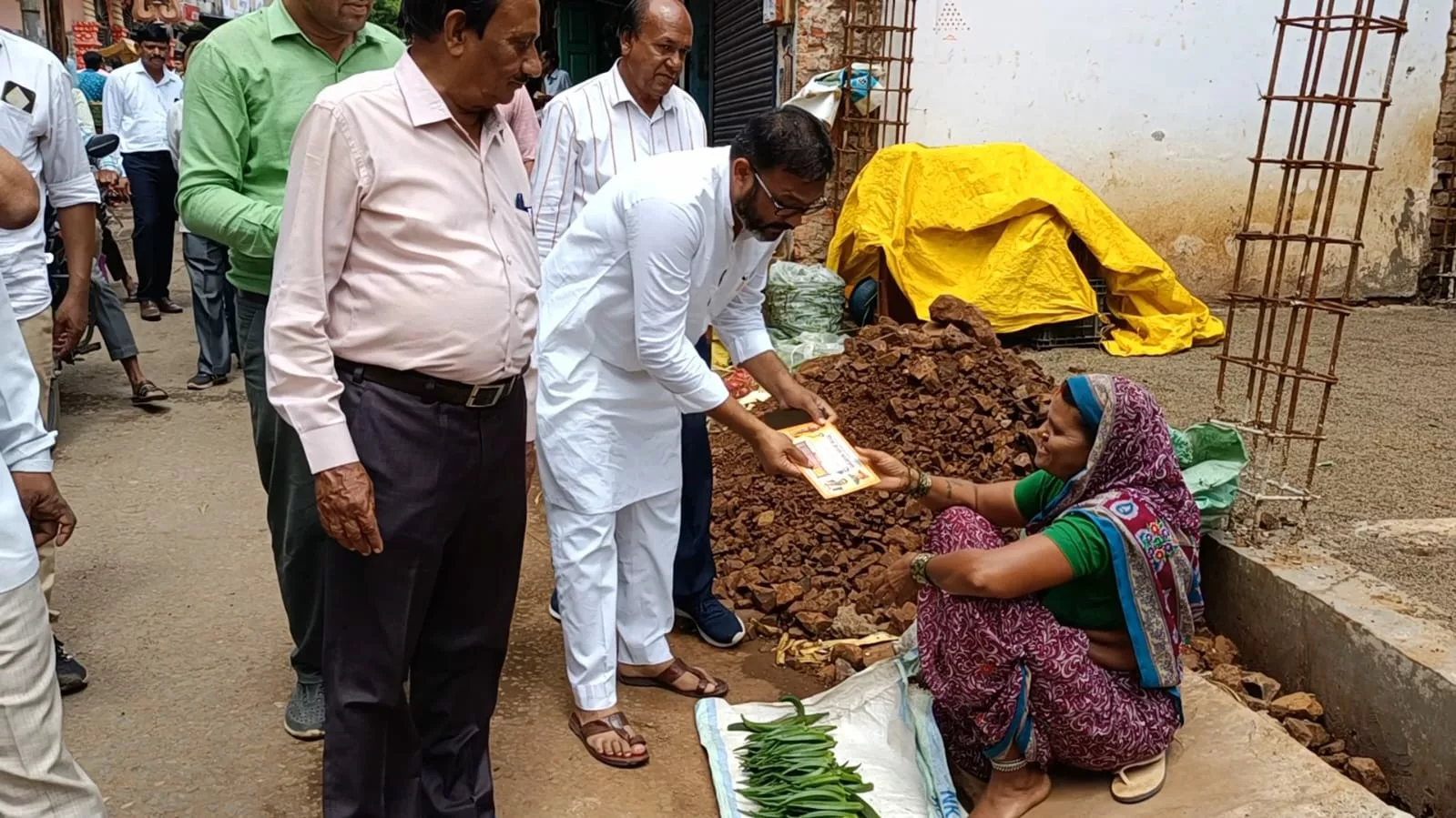 बाबा बागेश्वर धाम का लगेगा सिमरिया में दरबार पूरे मार्केट में विधायक ने दिया आमंत्रण पत्र, पूर्व मुख्यमंत्री और सांसद होंगे शामिल | New India Times