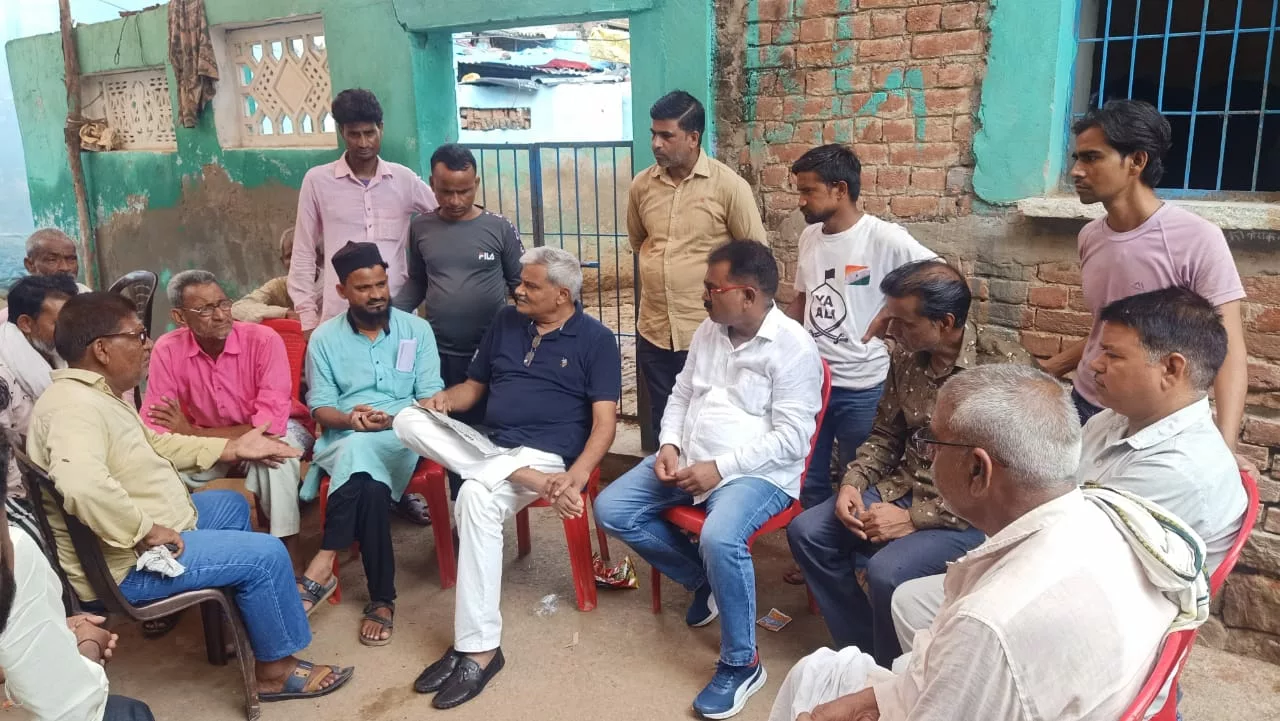 इस्लामपुरा में तीनों मृतकों के परिजनों के निवास पर मिलने पहुंचे समाजसेवी: सीपी शर्मा | New India Times