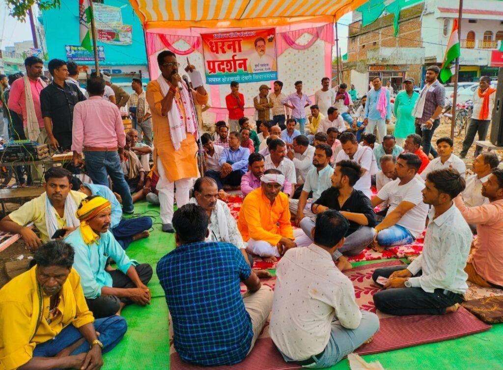 सीधी जिला में आदिवासी युवक के साथ अमानवीय व्यवहार एवं शिवपुरी में दलितों के सार्वजनिक अपमान को लेकर कांग्रेसियों ने एक दिवसीय धरना-प्रदर्शन कर राष्ट्रपति के नाम सौंपा ज्ञापन | New India Times