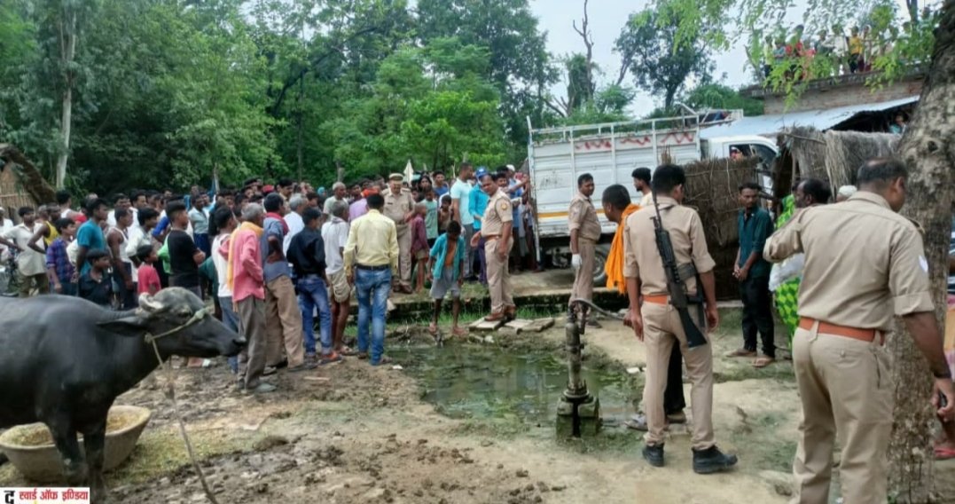 पत्नी के साथ आपत्तिजनक हालत में पाने पर पति ने पत्नी और प्रेमी पर किया हमला, प्रेमी की मौत पत्नी गंभीर रूप से घायल | New India Times