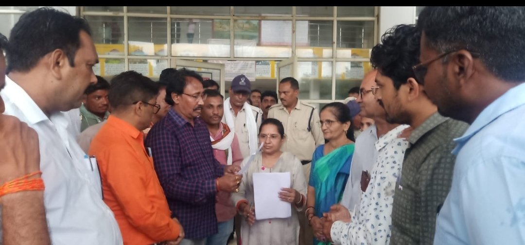 सरकार के खिलाफ लामबंद हुए कर्मचारी संगठन, बुरहानपुर जिले में ज्ञापनों की लगी झड़ी | New India Times