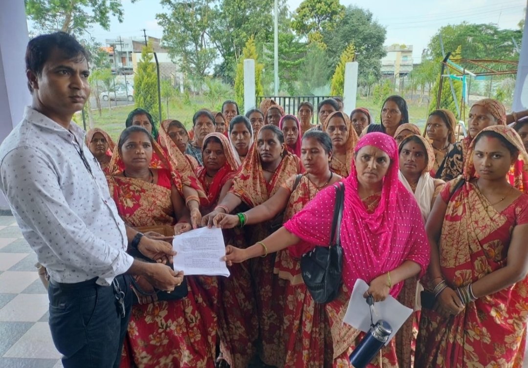 महिला एवं बाल विकास की मिनी आंगनवाड़ी केंद्रों में कार्यरत 100 से अधिक उप कार्यकर्ताओं ने वेतन वृद्धि सहित 10 सूत्रीय मांगों को लेकर मुख्यमंत्री के नाम सौंपा ज्ञापन | New India Times