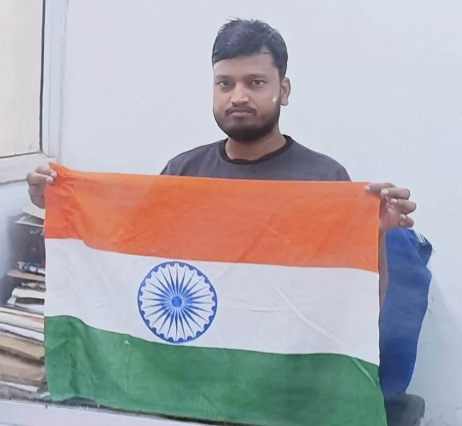 डाकघरों में मिलेगा तिरंगा, घरों, प्रतिष्ठानों पर भी फहरा सकेंगे तिरंगा, इस बार भी 25 से 30 रुपये के बीच होगी झंड़े की क़ीमत | New India Times