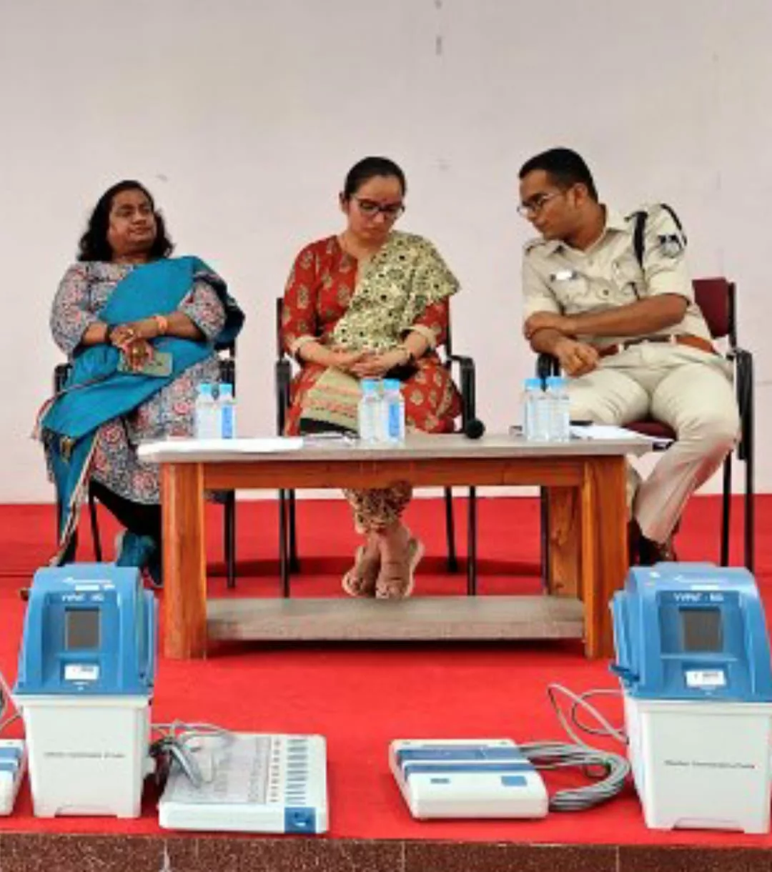 कलेक्टर एवं जिला निर्वाचन अधिकारी एवं पुलिस अधीक्षक ने आगामी विधानसभा निर्वाचन के सम्बन्ध में सेक्टर अधिकारियो को दिए निर्देश | New India Times