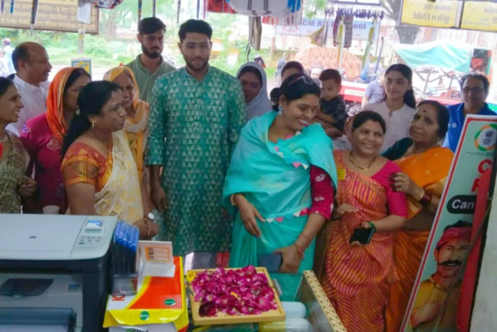 नवीन प्रतिष्ठान का रिबीन काटकर रोटरी क्लब अपना की अध्यक्ष ने किया शुभारंभ | New India Times