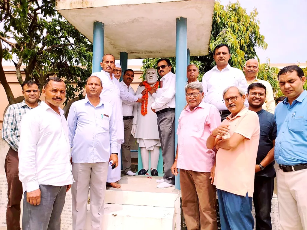 पुण्यतिथि पर शिक्षाविद स्वामी डालचंद शर्मा को दी श्रद्धांजलि 2 पुण्यतिथि पर शिक्षाविद स्वामी डालचंद शर्मा को दी श्रद्धांजलि | New India Times