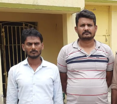 गवाह को धमकाने व दो लाख की रंदारी मांगने वाले दो लोगों को पुलिस ने किया गिरफ्तार 2 गवाह को धमकाने व दो लाख की रंदारी मांगने वाले दो लोगों को पुलिस ने किया गिरफ्तार | New India Times