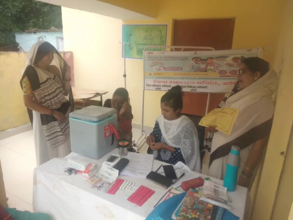 गुरसरांय बढ़वार उपकेंद्र में हुआ टीकाकरण एवं गर्भवती महिलाओं का चेकअप 3 गुरसरांय बढ़वार उपकेंद्र में हुआ टीकाकरण एवं गर्भवती महिलाओं का चेकअप | New India Times