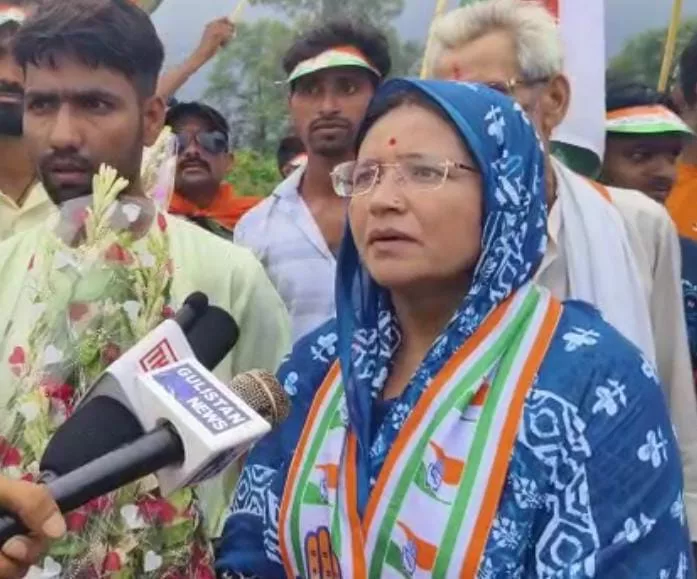 सुप्रीम कोर्ट के आदेश से राहुल गांधी को वापस मिली सांसदी, कांग्रेस नेता व कार्यकर्ताओं ने एक दूसरे को मिठाई खिलाकर किया खुशी का इज़हार 2 सुप्रीम कोर्ट के आदेश से राहुल गांधी को वापस मिली सांसदी, कांग्रेस नेता व कार्यकर्ताओं ने एक दूसरे को मिठाई खिलाकर किया खुशी का इज़हार | New India Times