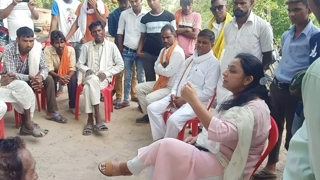 विधानसभा क्षेत्र धौलपुर में कांग्रेस नेत्री एवं समाजसेवी शालिनी शर्मा गांव भैशाख समोला एवं भेसेना में जनसंपर्क कर जानीं लोगों की समस्याएं 2 विधानसभा क्षेत्र धौलपुर में कांग्रेस नेत्री एवं समाजसेवी शालिनी शर्मा गांव भैशाख समोला एवं भेसेना में जनसंपर्क कर जानीं लोगों की समस्याएं | New India Times