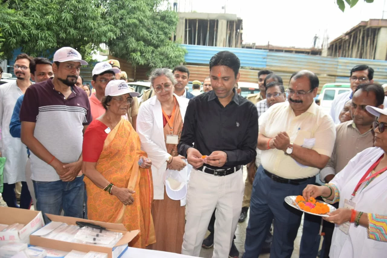खीरी में सघन "मिशन इंद्रधनुष अभियान 5.0" का हुआ आगाज़, समय से लगवाएं टीका बच्चें रहेंगे जीवन भर स्वस्थ व खुशहाल: डीएम | New India Times