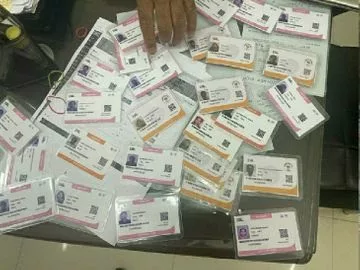 भोपाल क्राईम ब्रांच ने फर्जी आयुष्मान कार्ड बनाने वाले गिरोह के 4 आरोपियों को किया गिरफ्तार,<br>सरगनाओं की तलाश में जुटी टीम जल्द हो सकते हैं बड़े खुलासे 2 भोपाल क्राईम ब्रांच ने फर्जी आयुष्मान कार्ड बनाने वाले गिरोह के 4 आरोपियों को किया गिरफ्तार,<br>सरगनाओं की तलाश में जुटी टीम जल्द हो सकते हैं बड़े खुलासे | New India Times