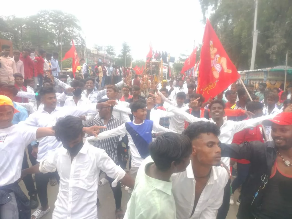 सड़क पर उतरा 'मणिपुर', महादंड नायक को नमन कर निकली रैली, लाल झंडों से रंगीं सड़कें, आदिवासी एकता का हुआ अप्रतिम दर्शन | New India Times