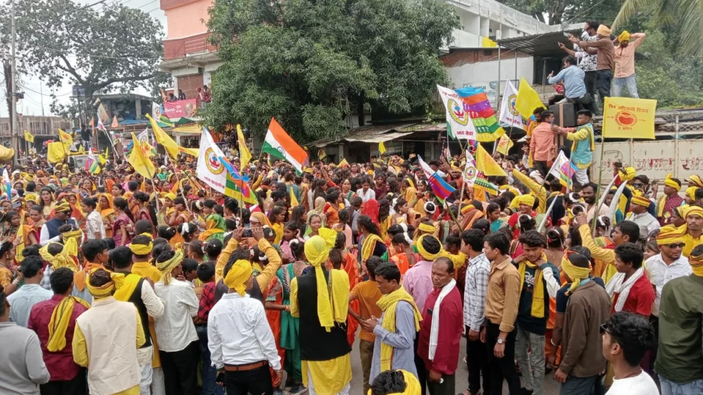 विश्व आदिवासी दिवस पर हर क्षेत्र से दमुआ में जुटा सर्व आदिवासी समाज | New India Times