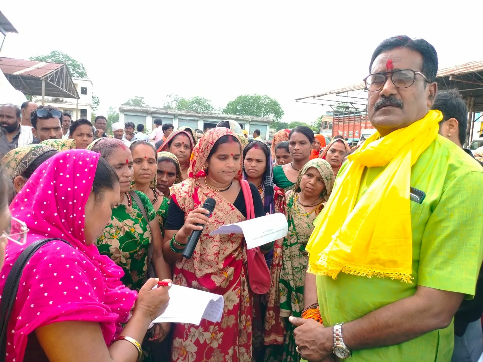 मिनी आंगनवाड़ी कार्यकर्ताओं ने रैली निकालकर कांग्रेस विधायक एवं तहसीलदार को सौंपा ज्ञापन, सरकार के खिलाफ जमकर नारेबाजी | New India Times