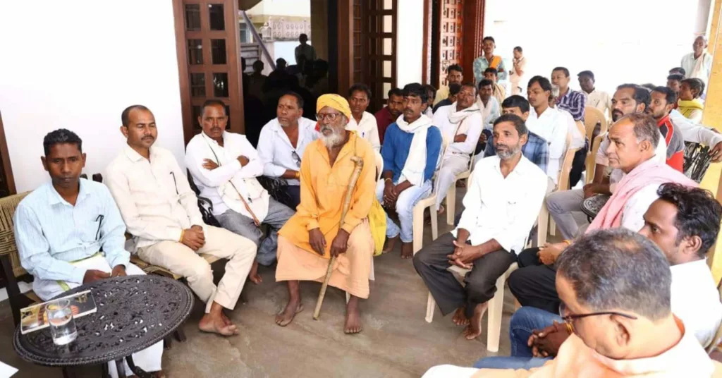 प्रधानमंत्री कृषि सिंचाई योजनांतर्गत माइक्रो इरिगेशन पोर्टल पर संशोधन हेतु किसानों ने की पूर्व मंत्री श्रीमती अर्चना चिटनिस से मुलाकात | New India Times