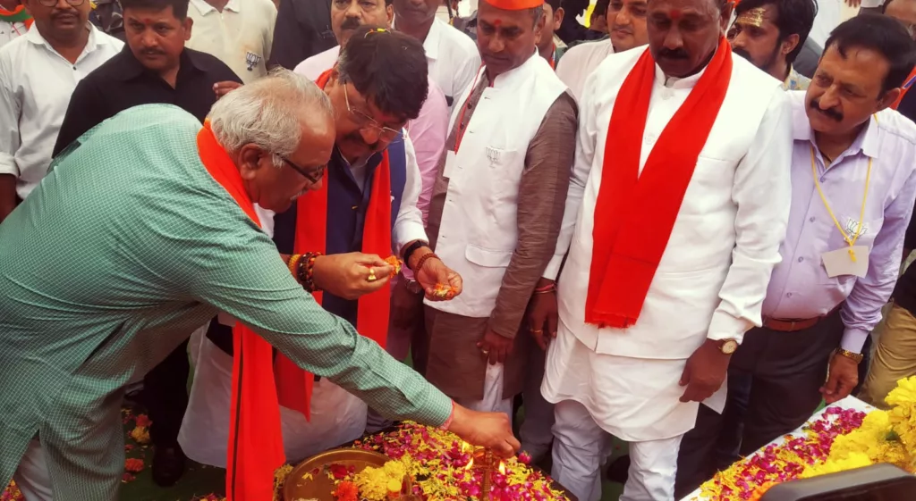 भाजपा सरकार ने जनजाति वर्ग के लिए सबसे ज्यादा सम्मानित का कार्य किया है: कैलाश विजयवर्गीय 2 भाजपा सरकार ने जनजाति वर्ग के लिए सबसे ज्यादा सम्मानित का कार्य किया है: कैलाश विजयवर्गीय | New India Times