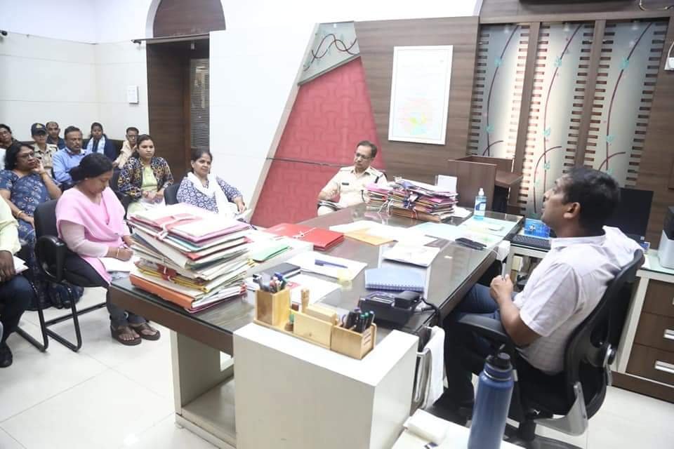 भोपाल ज़िले में बालश्रम रोकने के लिए अगले सप्ताह चलाएं सघन अभियान: कलेक्टर श्री आशीष सिंह | New India Times