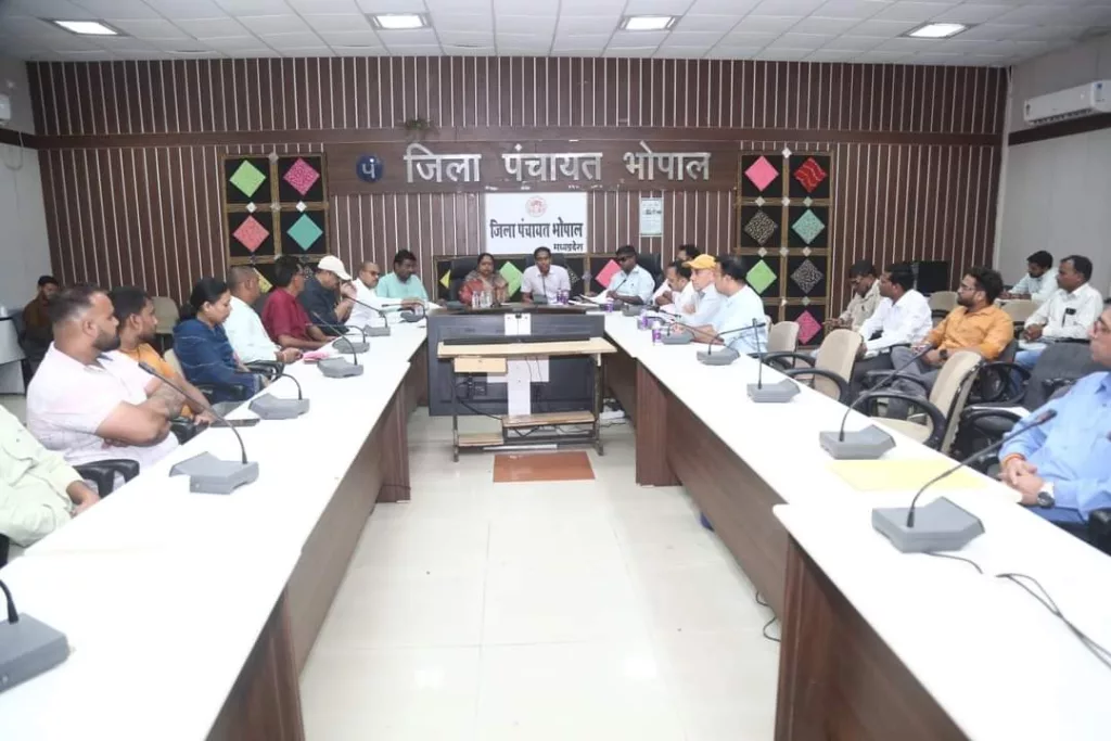 सड़कों पर आवारा पशु पाये जाने पर पशु मालिक के खिलाफ होगी कार्यवाही 2 सड़कों पर आवारा पशु पाये जाने पर पशु मालिक के खिलाफ होगी कार्यवाही | New India Times